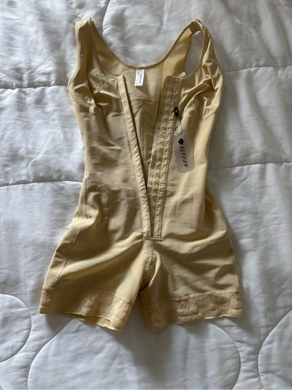 NWT Viral Yianna Faja